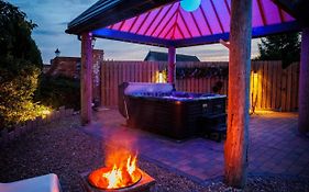 Lincoln Hot Tub Lodge