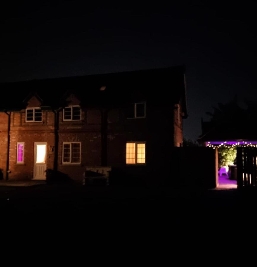 Lincoln Holiday Retreat Lodge With Private Hot Tub Exterior photo