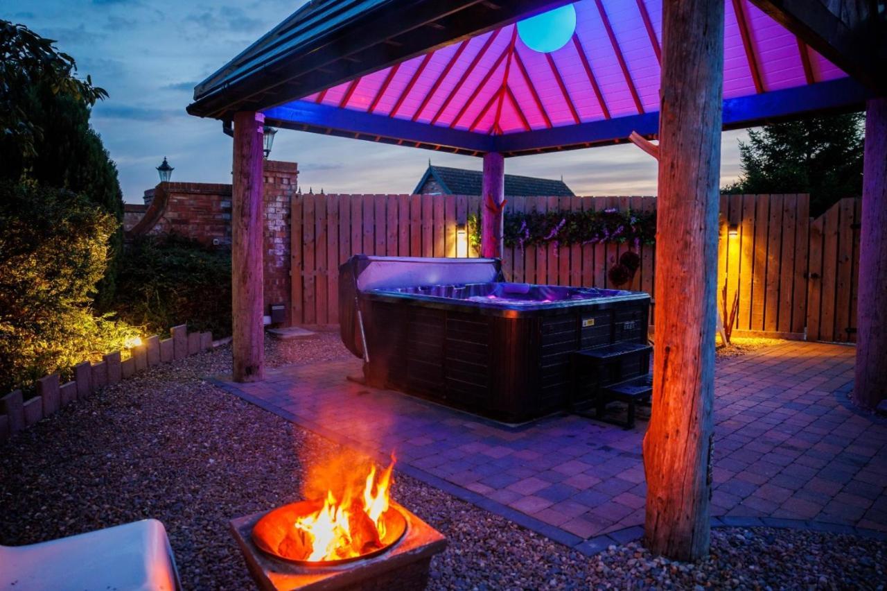 Lincoln Holiday Retreat Lodge With Private Hot Tub Exterior photo